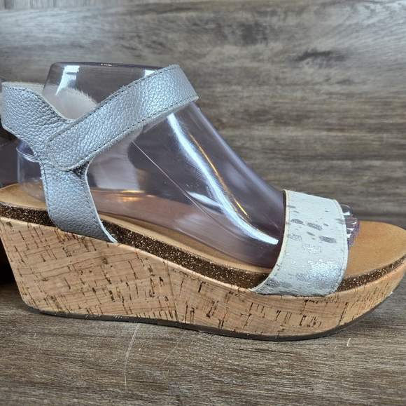 Stylish Blue Wedge Sandals - Picture 2 of 13